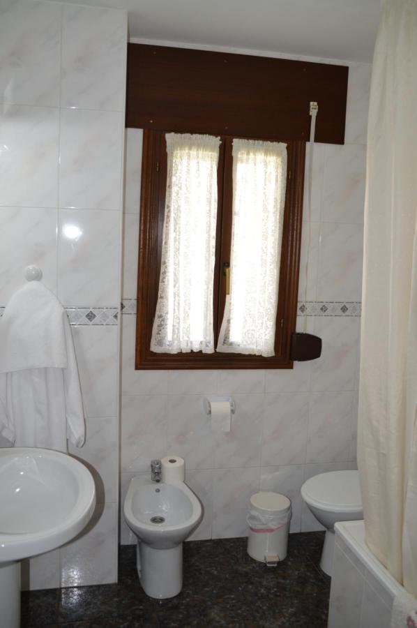 Labella - Hostal Rural Restaurante La Calahorra Exteriör bild